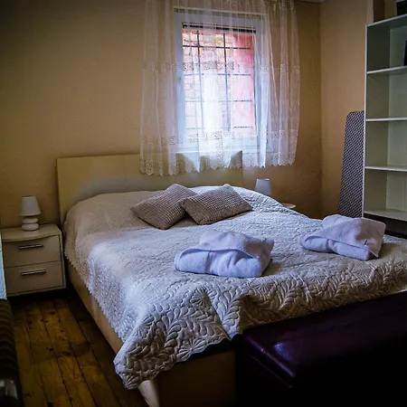 Niki Apartment *