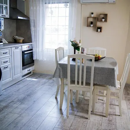 Niki Apartment